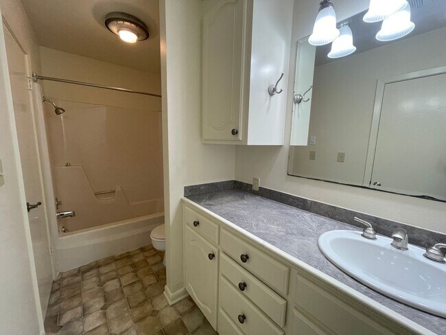 Building Photo - 10101 Carlsbad Dr