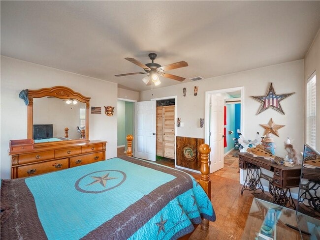 Building Photo - 691 Tamarack Dr