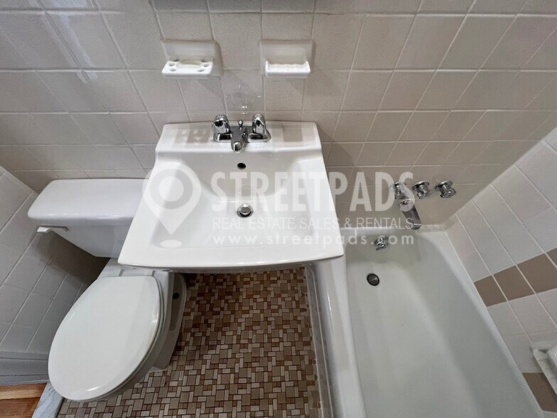 Building Photo - 160 N Beacon St