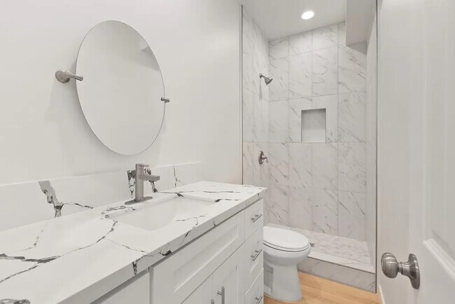 Building Photo - 5141 Ewing St