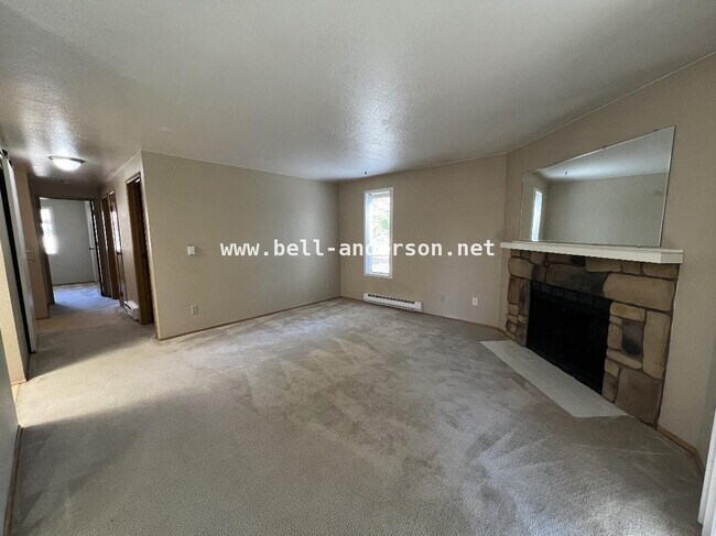 Building Photo - Renton Condo Unit Available!