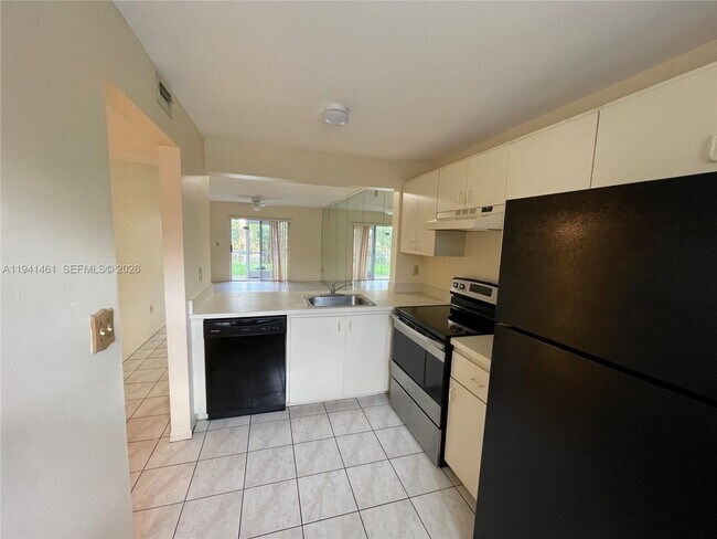 Building Photo - 426 NE 210th Cir Terrace