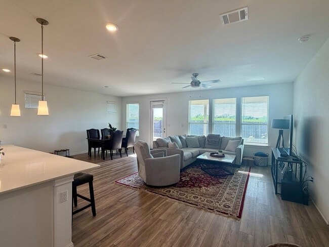 Building Photo - 193 Slenderleaf Dr