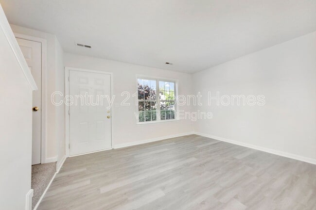 Building Photo - 9907 Warwick Pl