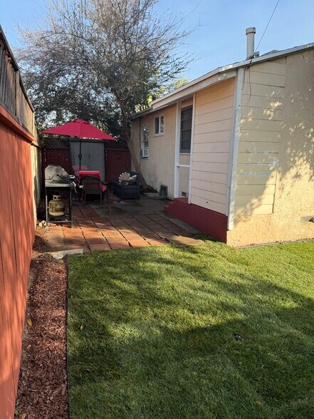 Building Photo - 607 N Rosemary Ln