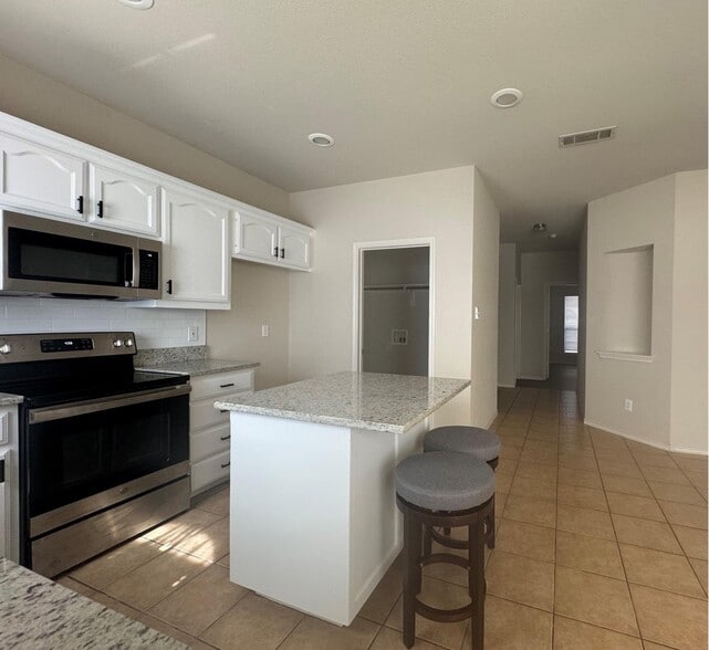 Building Photo - 2136 Carlotta Dr