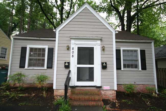 Building Photo - 808 W Markham Ave
