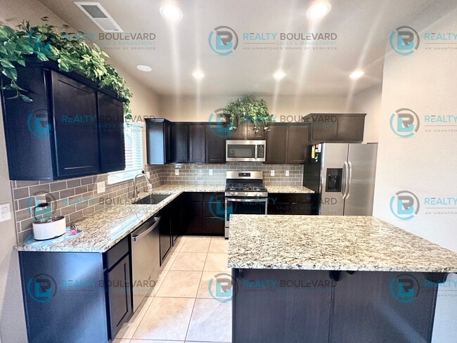 Building Photo - Beautiful 3 Bedroom located in Cold Springs!
