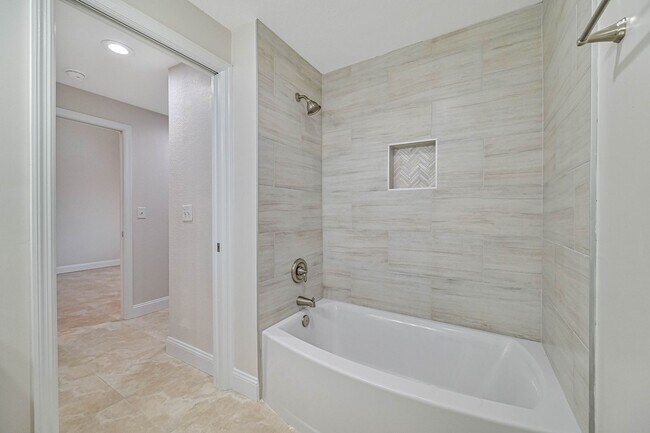 Building Photo - 8555 Bernwood Cove Loop