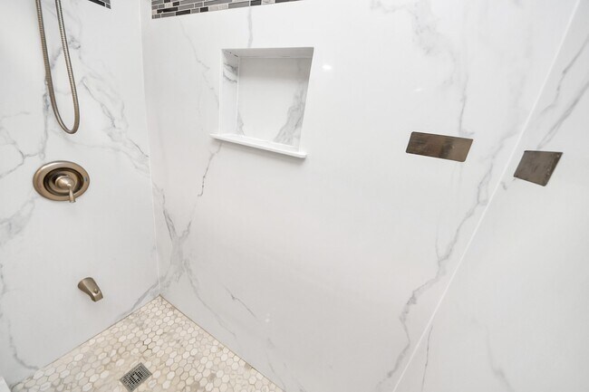 Building Photo - 10707 Shannon Hills Dr