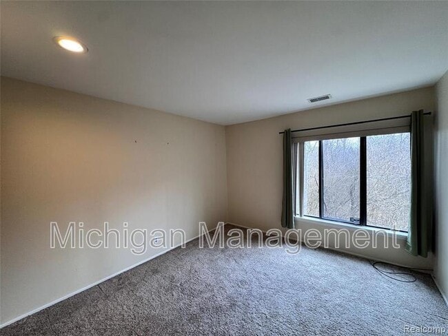 Building Photo - 2150 Pauline Blvd