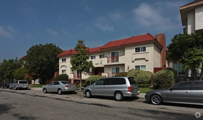 Primary Photo - 1031 Justin Ave