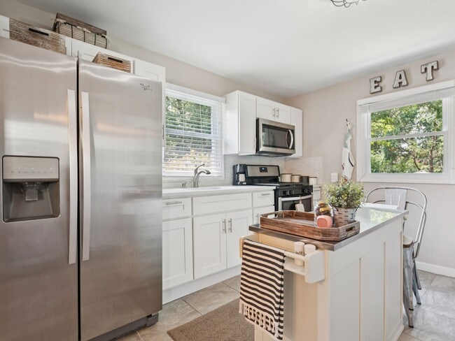 Building Photo - 718 Walnut St.