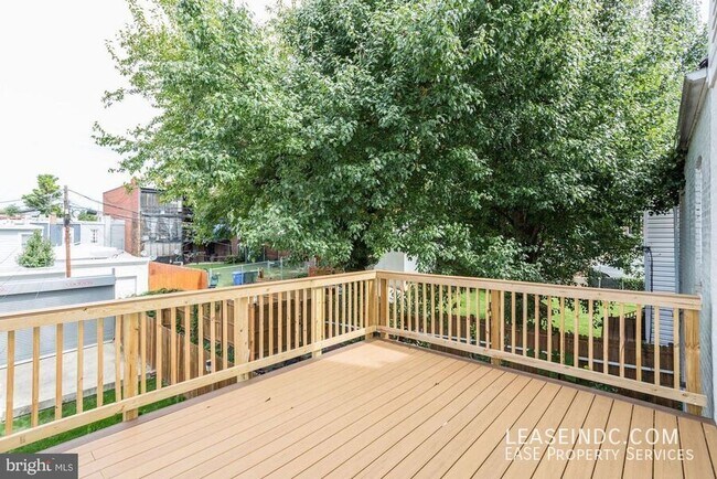 Building Photo - 547 Park Rd NW