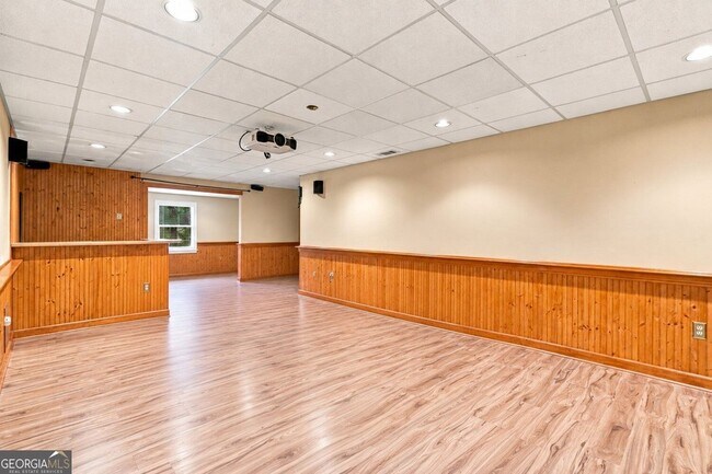 Building Photo - 3535 Claridge Dr NE