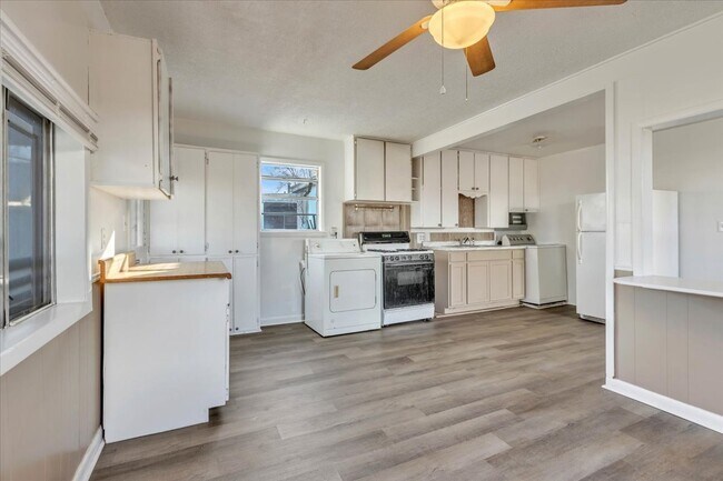 Building Photo - 4504 Drexel Ave