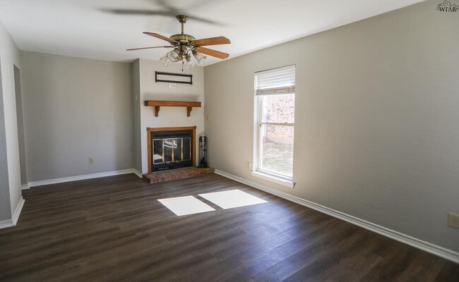 Building Photo - 5403 Hooper Dr