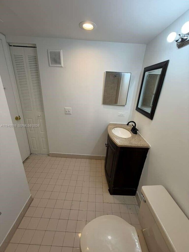 Building Photo - 8160 Geneva Ct