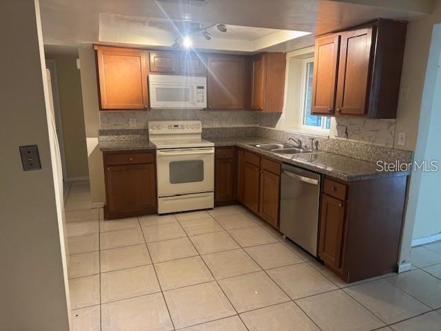 Building Photo - 7235 Redbud Ct