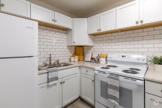 Building Photo - The Jefferson | Renovated 2-Bedroom with C...