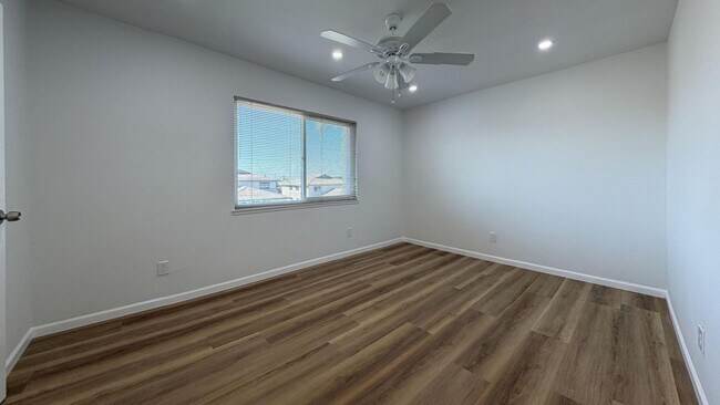 Building Photo - 3532 Rainbow Ln