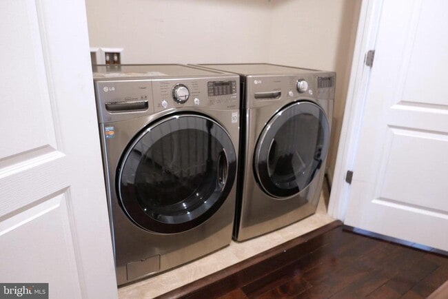 Building Photo - 25152 Sweet Myrtle Square