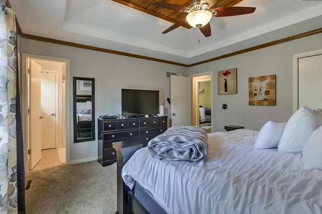 Building Photo - 420 SE Onyx Dr