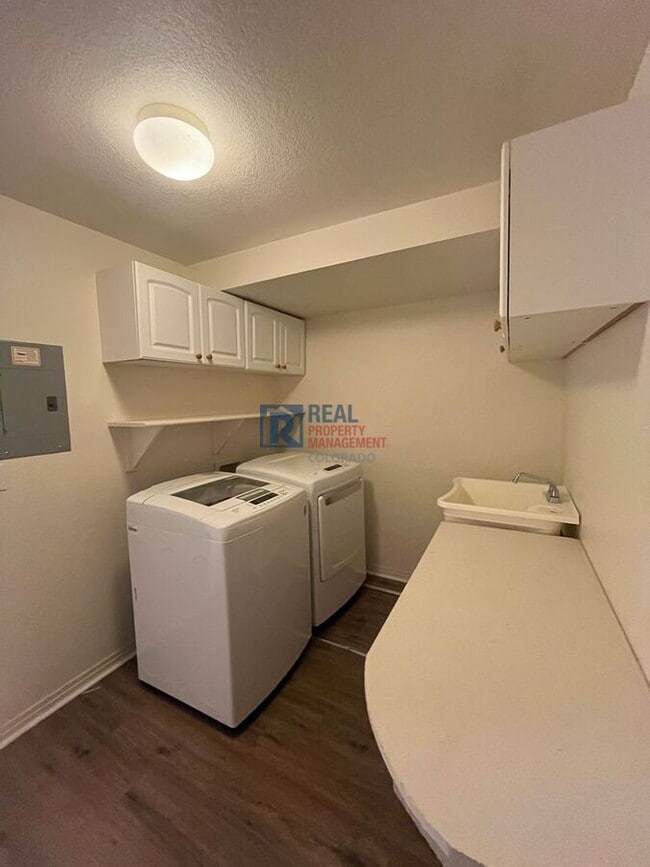 Building Photo - 9850 Carmel Ct