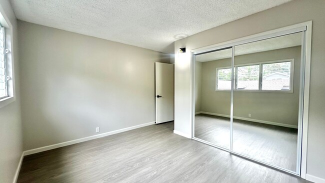 Building Photo - NEWLY RENOVATED 4 BED/2.5 BATH w/ Garage, ...