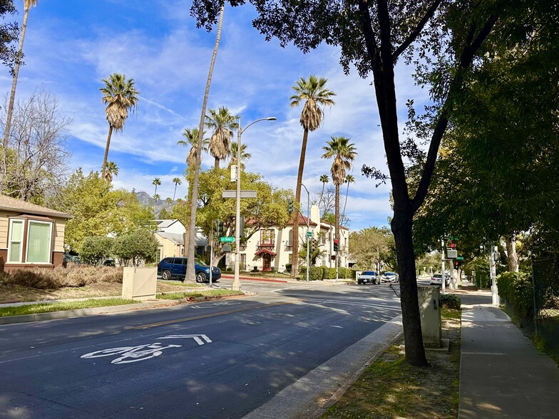 Building Photo - 915 N Los Robles Ave