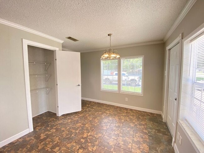 Building Photo - 1504 Carlisle Dr