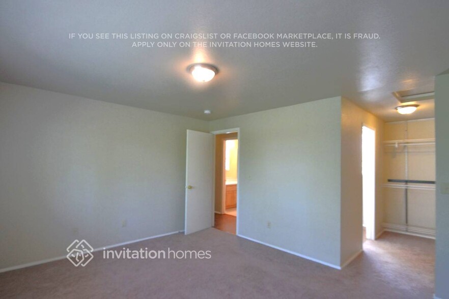 Building Photo - 25107 23rd Ct S