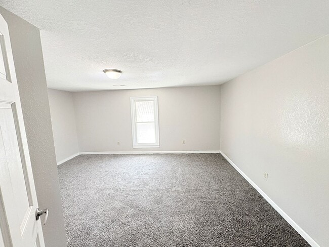 Building Photo - 2243 Consaul St