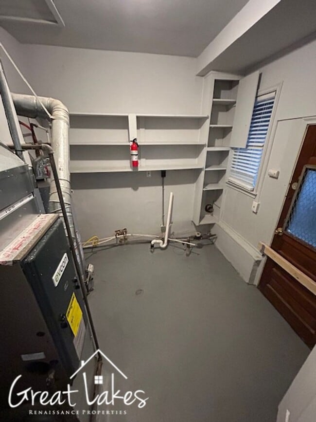 Building Photo - Cozy 2 Bedroom 1 Bathroom now available fo...
