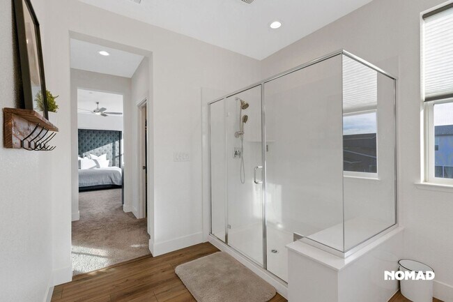 Building Photo - Dive into a Stunning Home in Roseville with Heated Pool - Available Jan 2026!