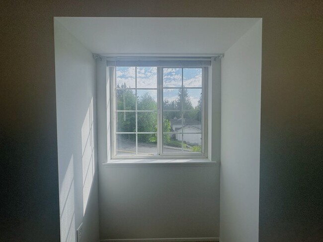 Building Photo - Beautiful 4-Bedroom 3-Bath Home in Marysvi...