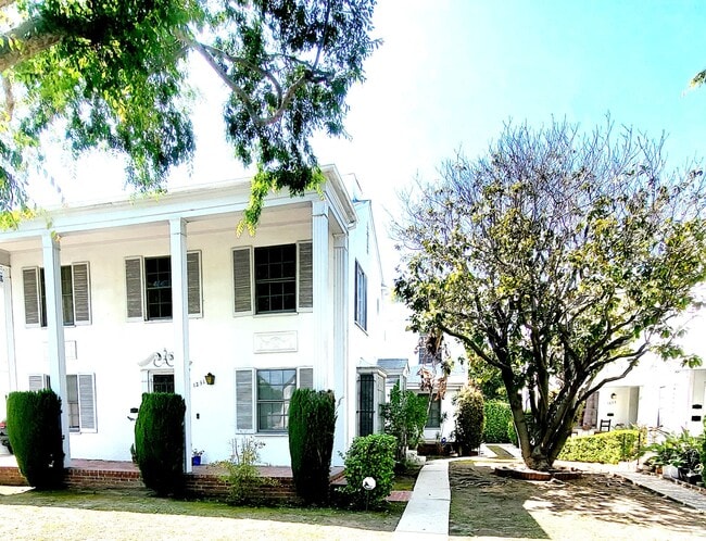 Front of building - 1227 1/2 S Orlando Ave