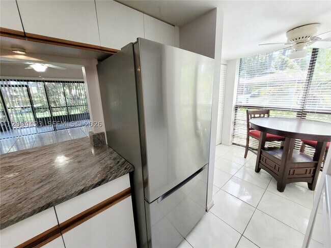 Building Photo - 7523 Greenlake Dr