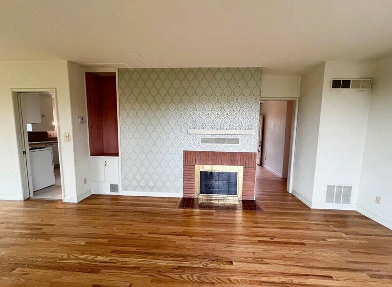 Building Photo - 15 Hillcrest Dr