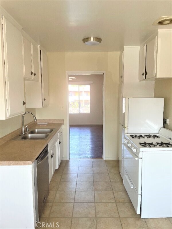 Building Photo - 2115 Placentia Ave