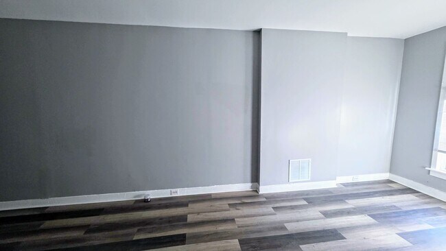 Building Photo - Beautiful Two Bedroom, Plus a Pass Through...