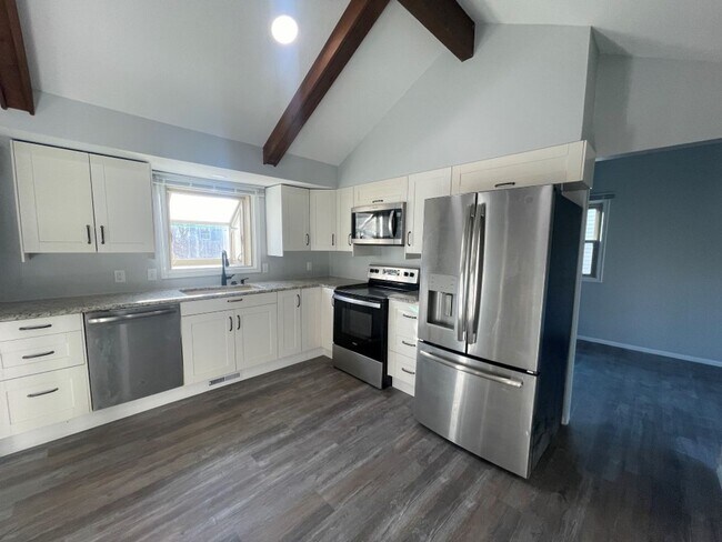 Building Photo - Home For Rent Bellevue.