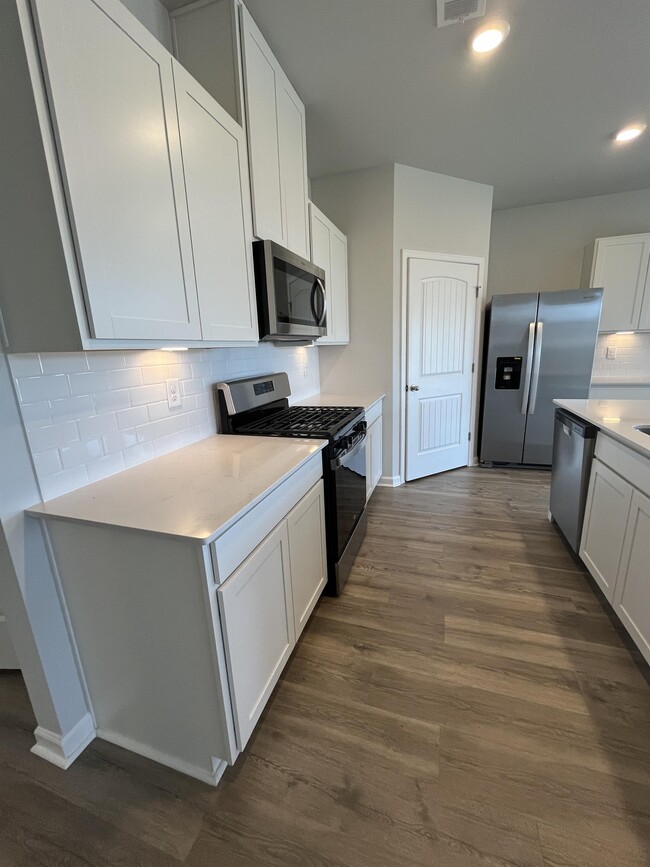 Building Photo - 6127 Japonica Ln
