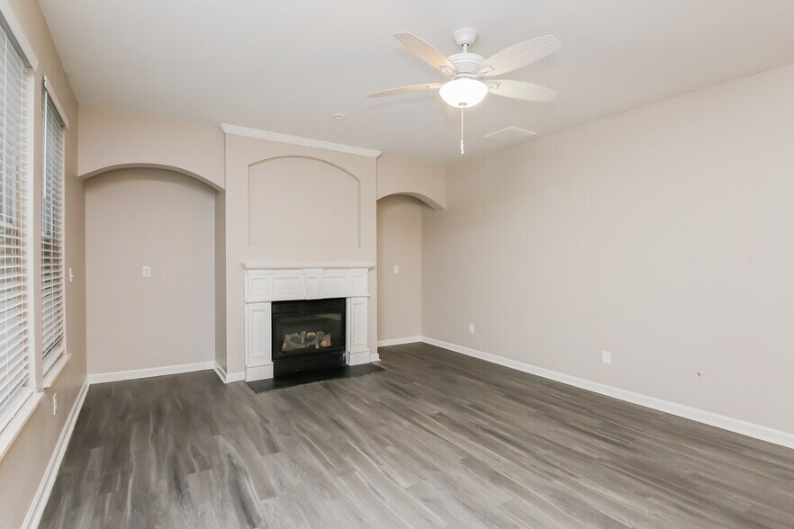 Building Photo - 600 Simonton Crest Dr SE