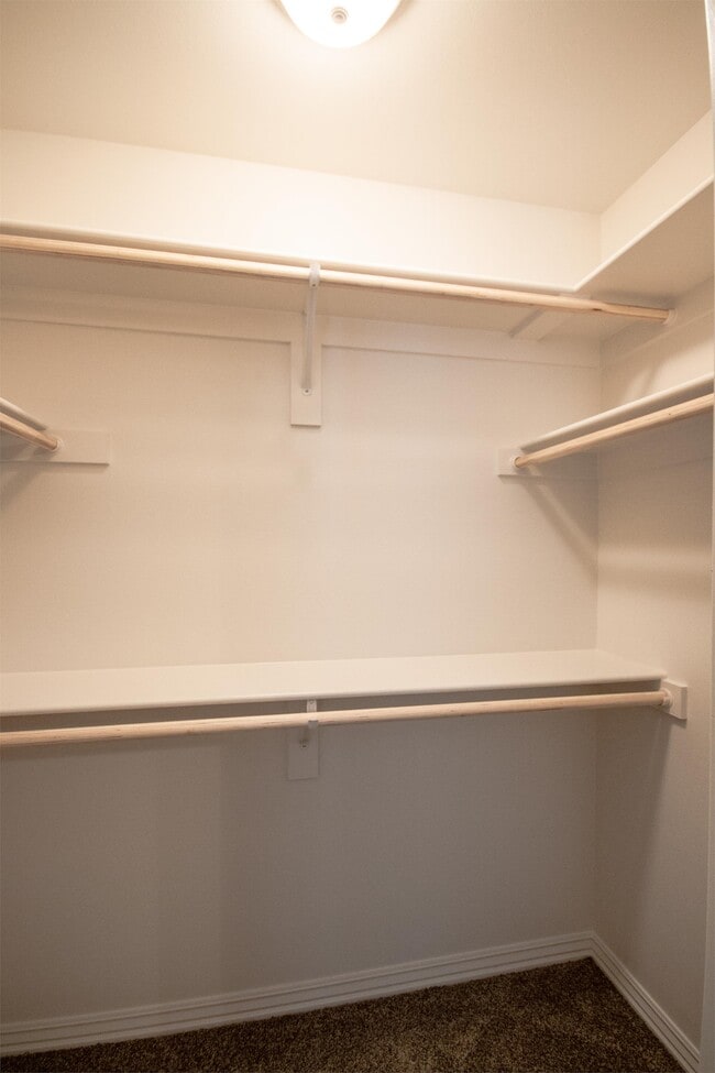 Building Photo - 641 N Keats Dr