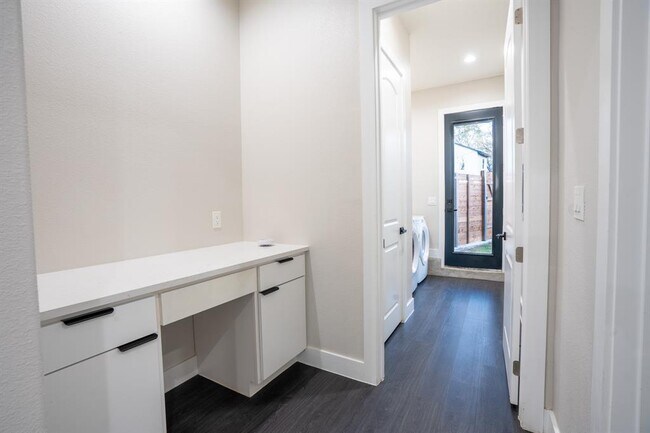 Building Photo - 162 Meadow View Blvd