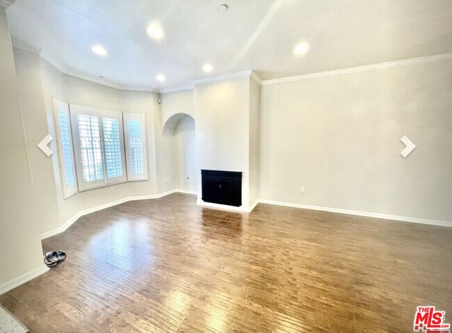 Primary Photo - 909 S Gramercy Pl
