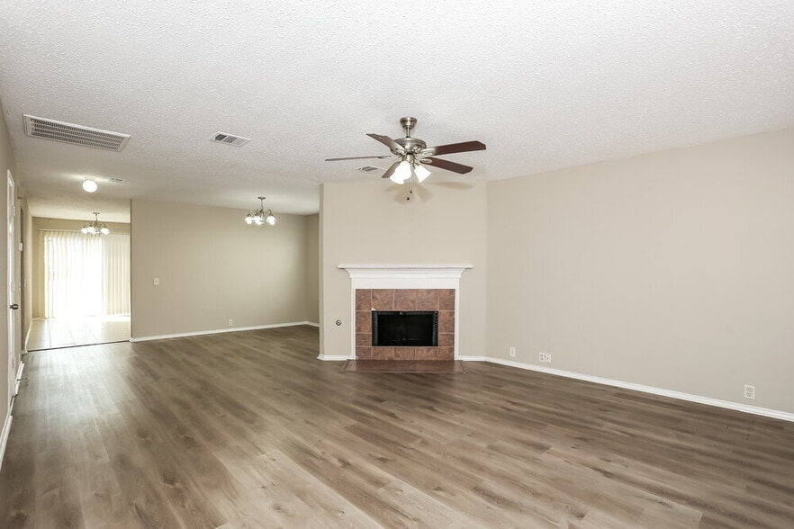 Building Photo - 6736 Ambercrest Dr