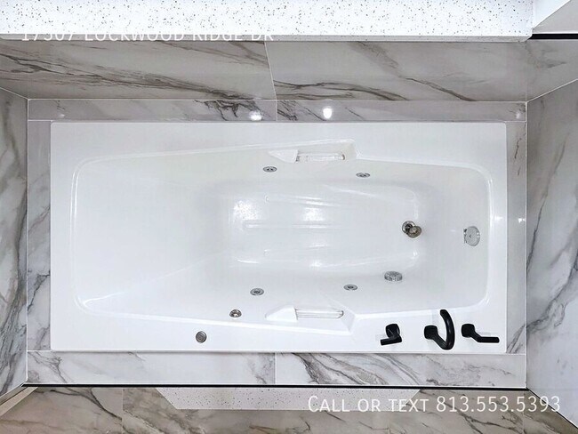 Building Photo - 17307 Lockwood Ridge Dr