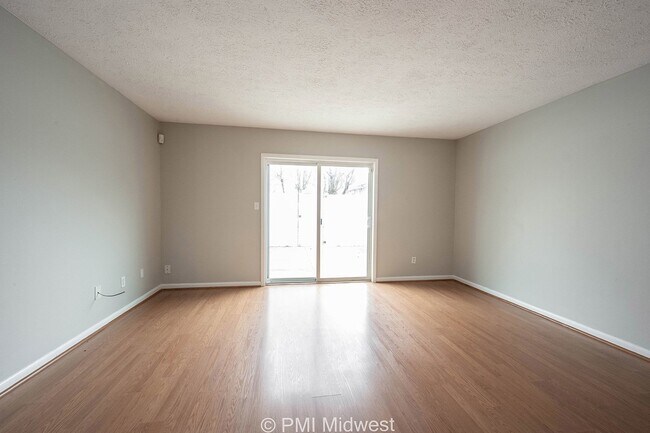 Building Photo - "Charming 2-Bed Haven with 1.5 Baths in Indianapolis – Cozy Living Awaits!"